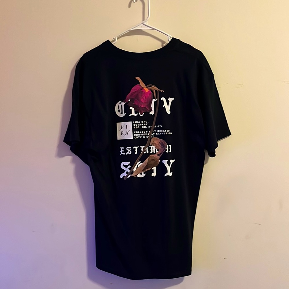 Men’s black short sleeve tshirt